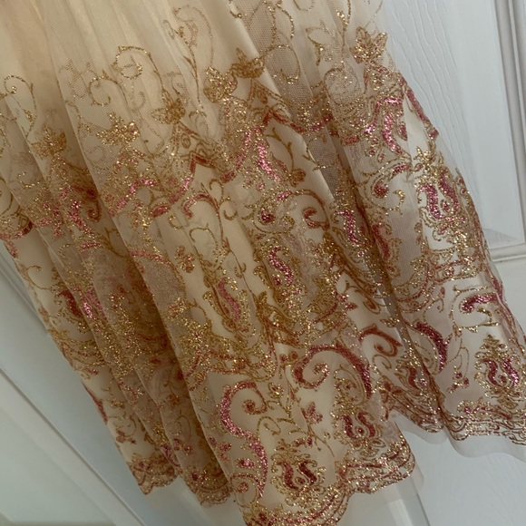 Juniors Whimsical Dress with Sparkle Design - Picture 3 of 8